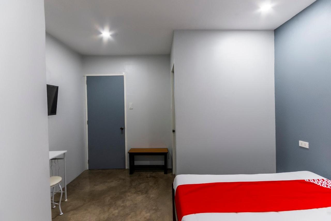 Vaccinated Staff - Oyo 476 Hedda Hotel Cebu Екстериор снимка